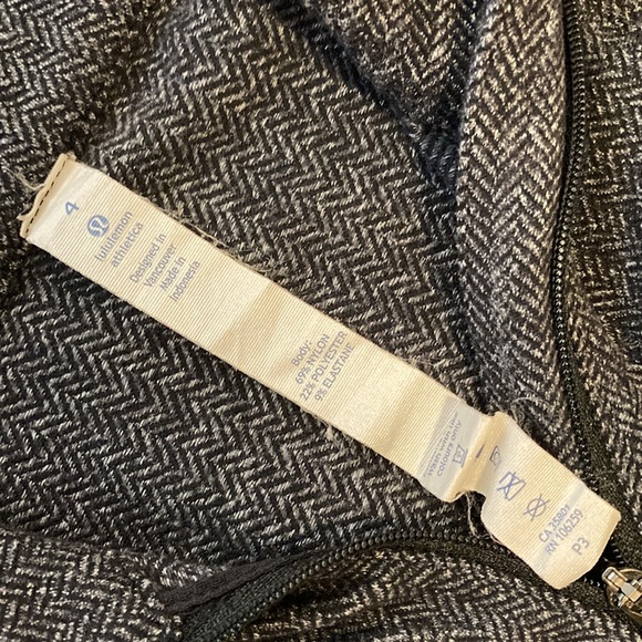 Beautiful Lululemon pullover top - Picture 4 of 7
